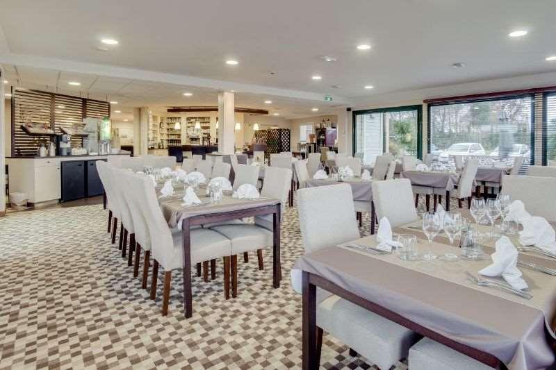Brit Hotel De La Cote Des Havres Lessay Restoran gambar