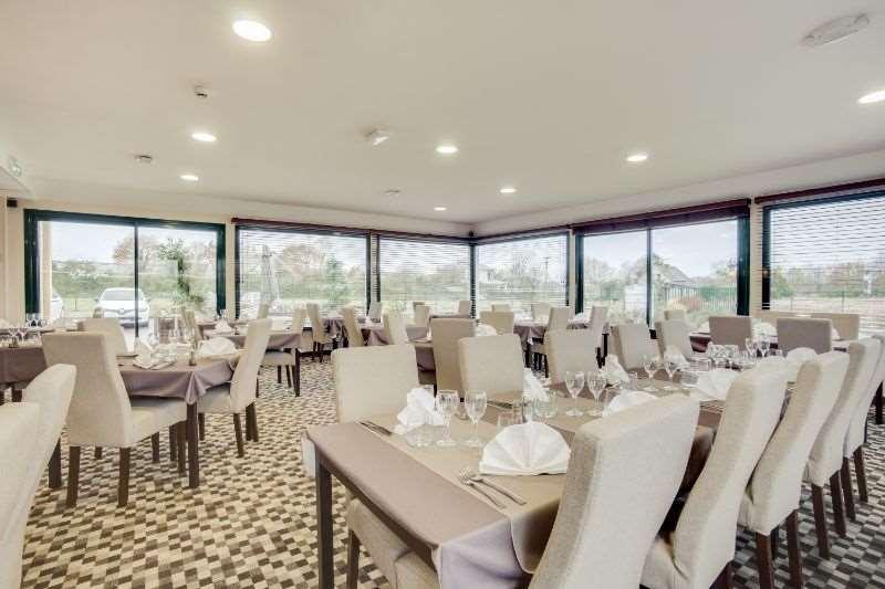 Brit Hotel De La Cote Des Havres Lessay Restoran gambar